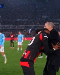 开云官网-意媒：莱奥对被换下很不满，看到换人牌时说“还有20分钟别换我”